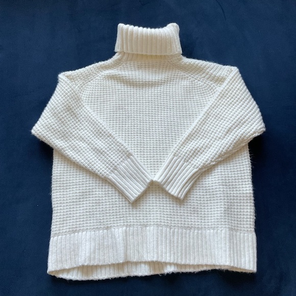 Lou & Grey Chunky Knit Turtleneck Sweater - Picture 5 of 6